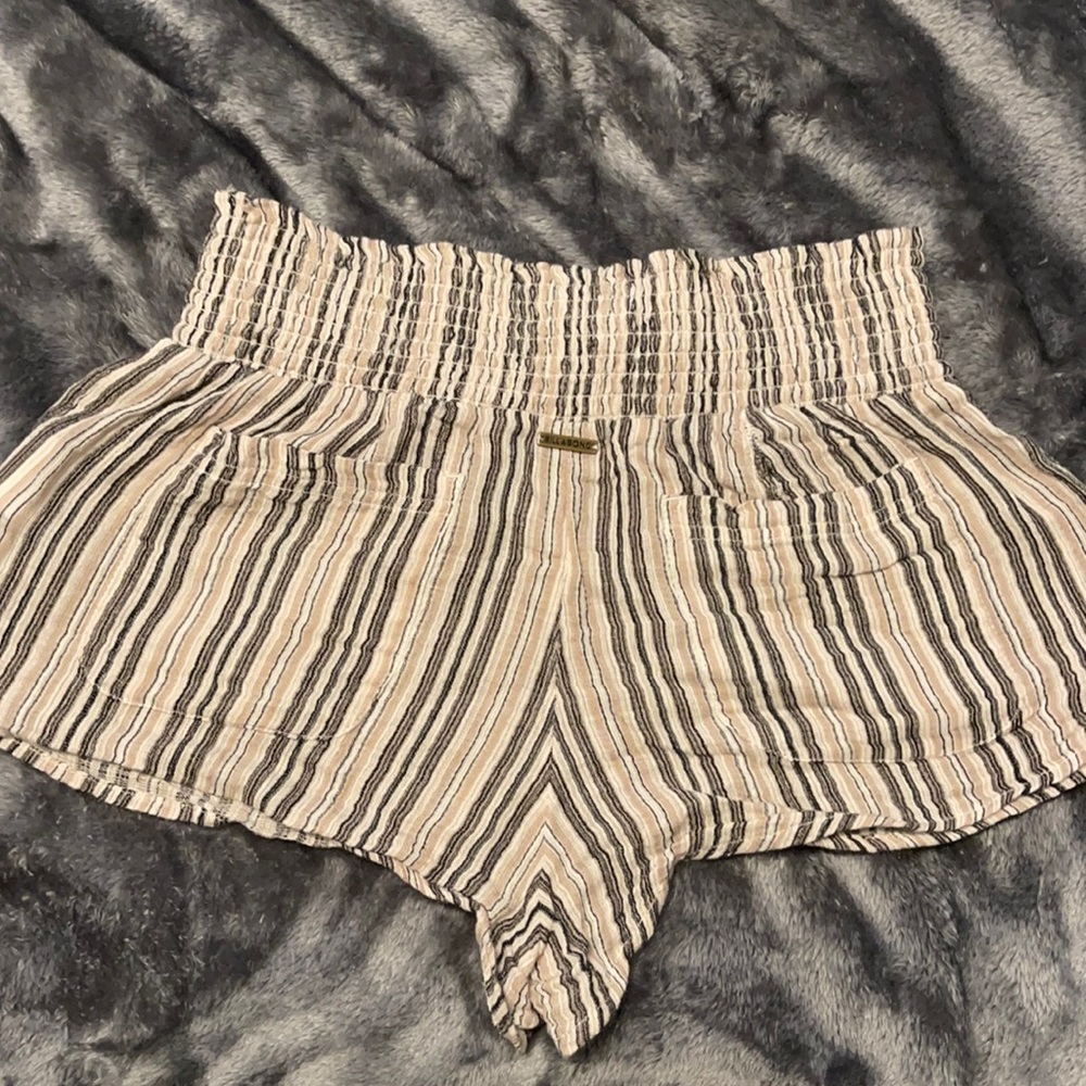 Billabong short size M